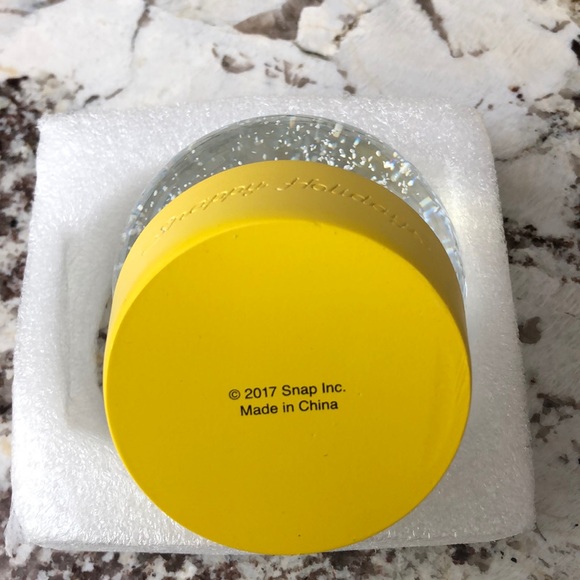 Limited edition Snapchat happy holidays snow globe - Picture 4 of 8